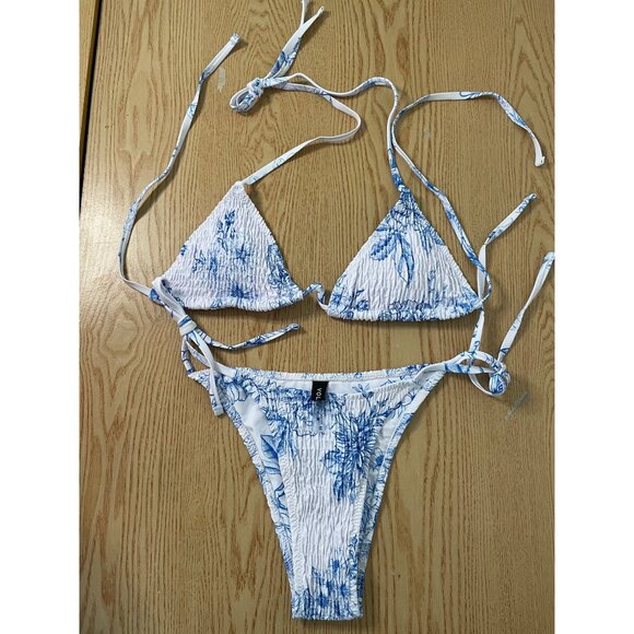 B22 New Womens 2Pc Bikini 👙 Swimsuit Tropical 🌴 Floral Print White Blue Medium - Picture 1 of 4